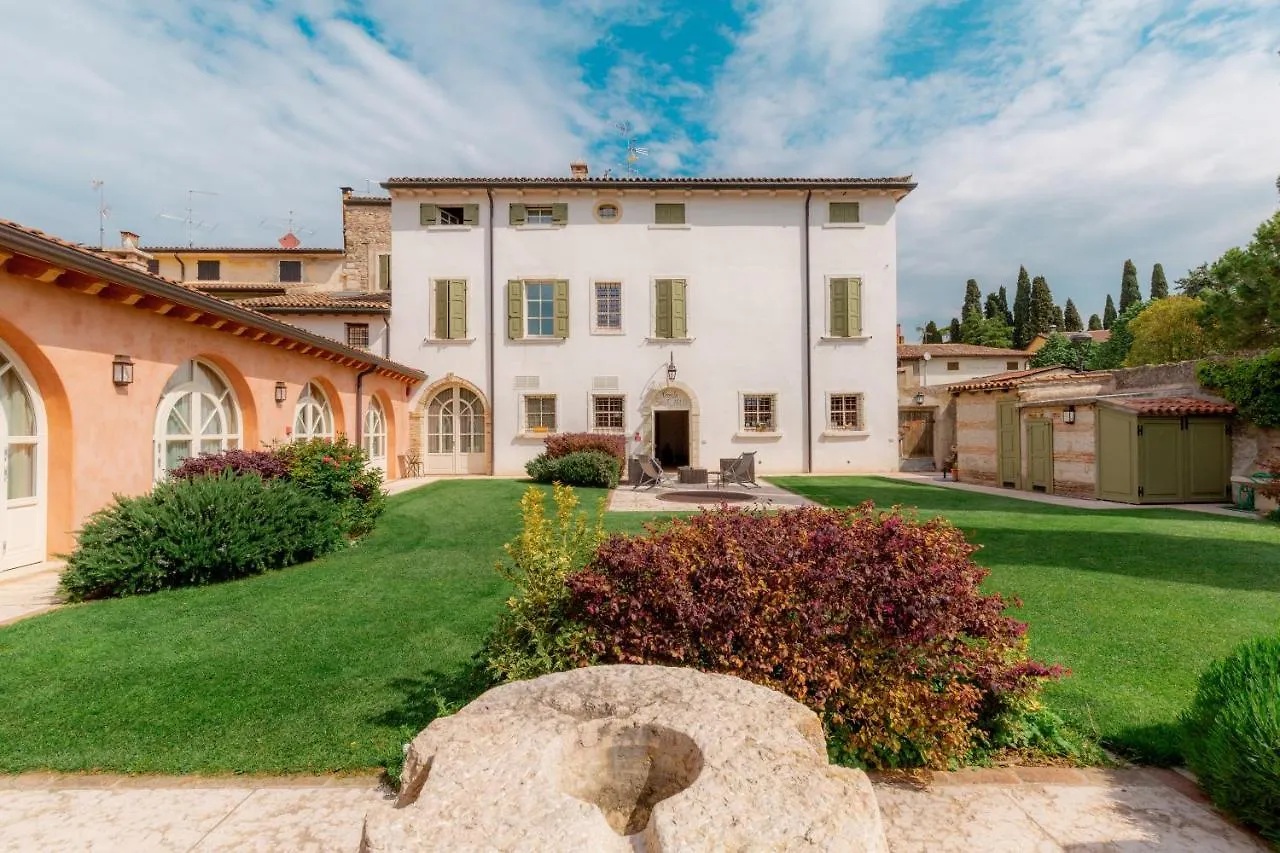 Residence Corte San Carlo Cola