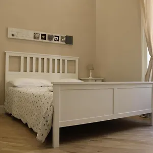  Bed & Breakfast Garibaldi Station Italia