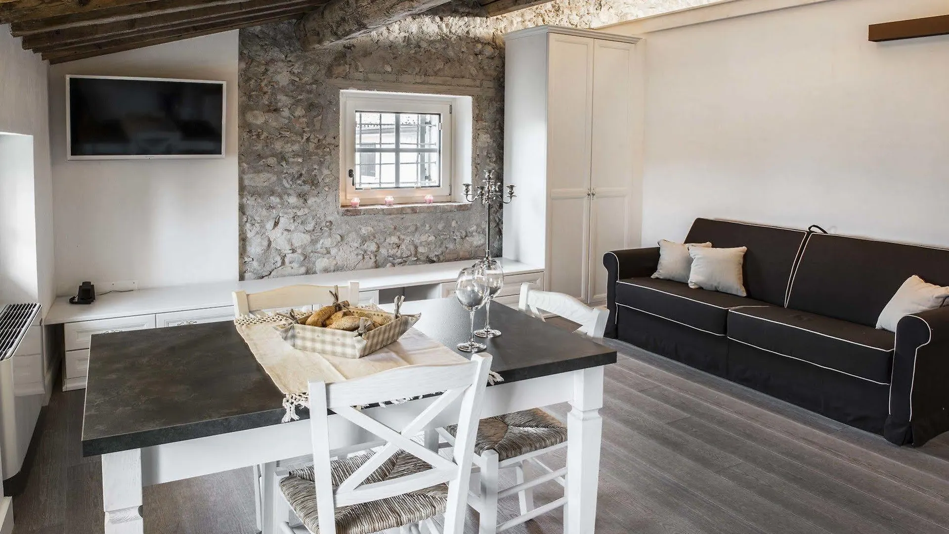 Residence Corte San Carlo Colà 5*,  Italia